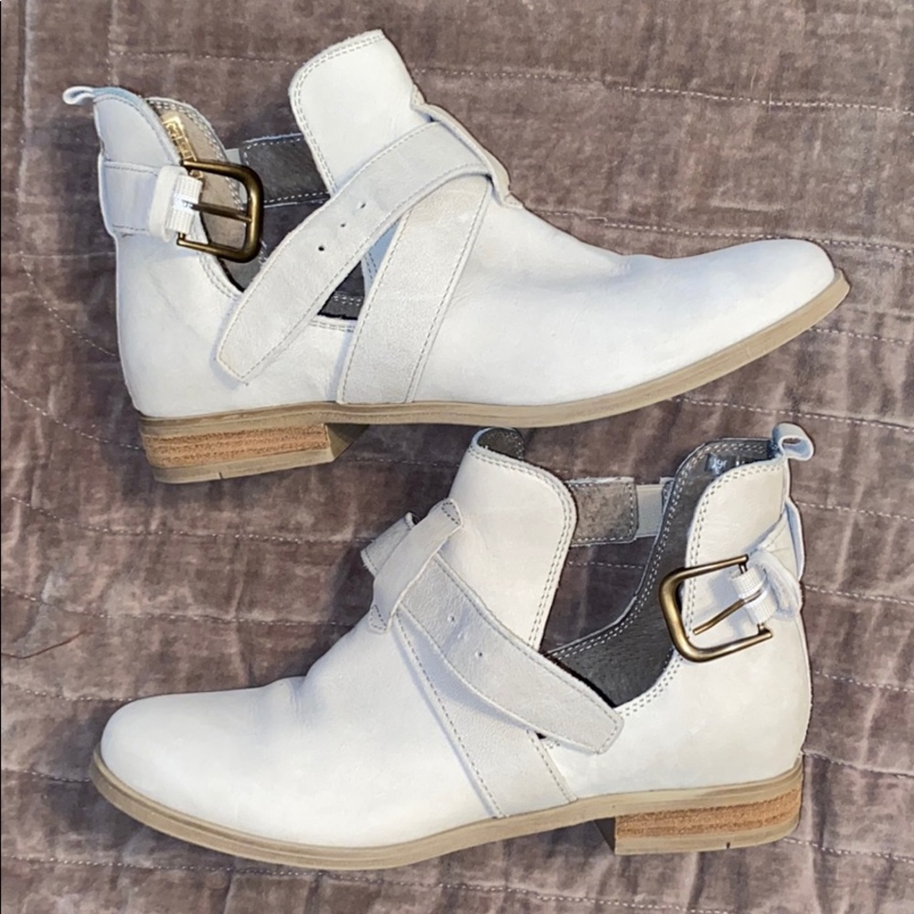 Beige booties with buckle strap
